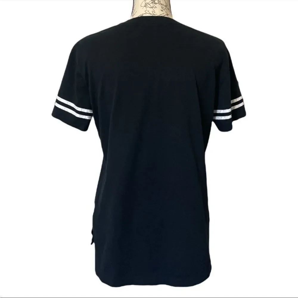 𝅺NIKE BLACK Short Sleeve Tee with Gray and White Outlined Swoosh